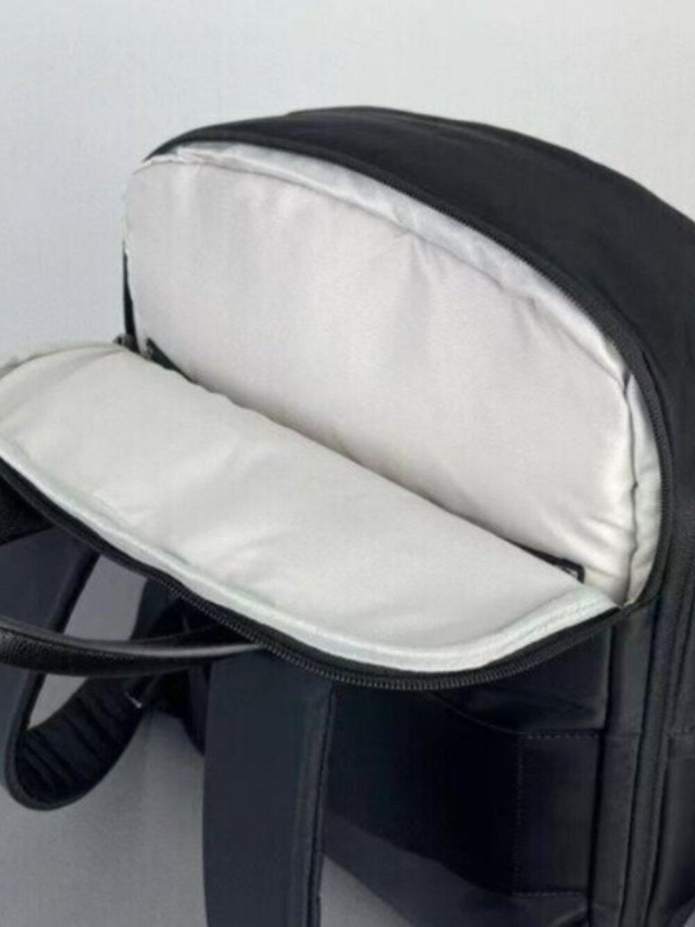 🍒🍒TUMI Voyageur Montana Backpack Black/Gunmetal - beautiful like-new condition - Picture 4 of 10